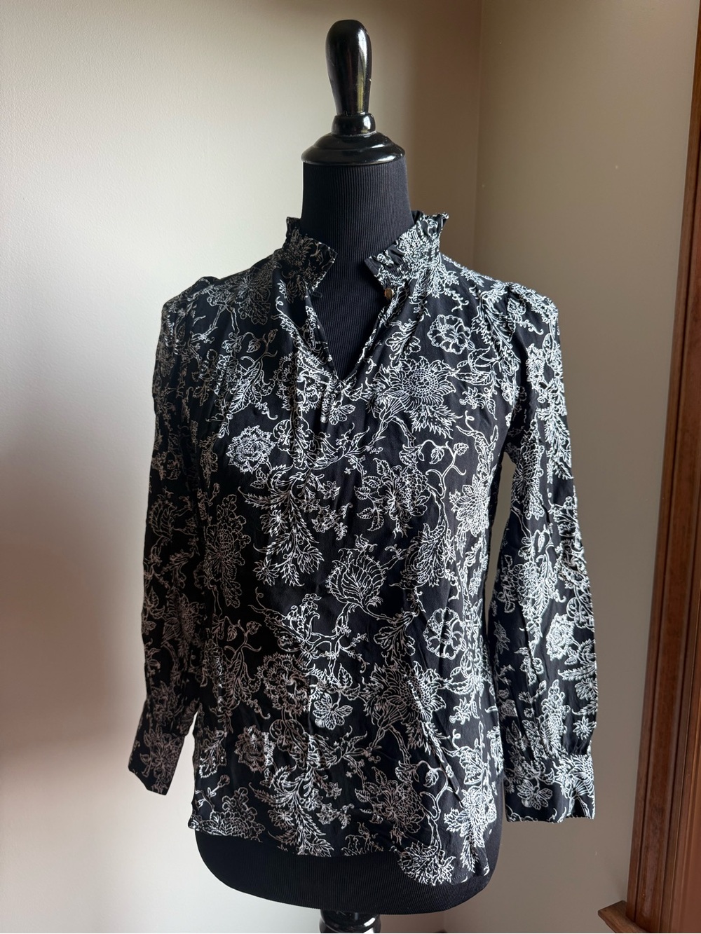 Talbots Blouse Black White Floral Ruffle Neck Long Sleeve Button Up Top Size S P